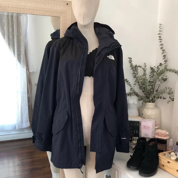 The North Face Windbreaker Jacket 🧥 - Picture 5 of 11